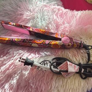 Ionika HS052 Hair Straightener Flat Iron Professional Ceramic Plates.